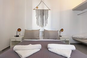 Phaos Santorini Suites