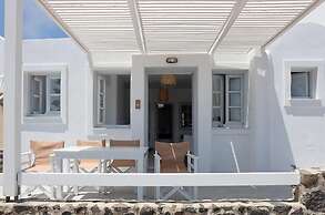Phaos Santorini Suites