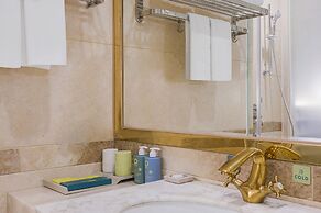 Kelly Wah International Hotel