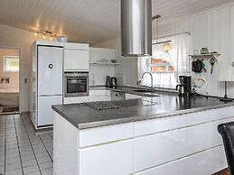 6 Person Holiday Home in Ulfborg