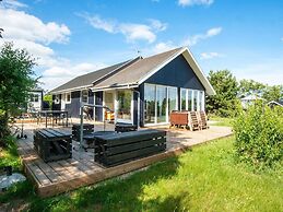 8 Person Holiday Home in Ebeltoft-by Traum