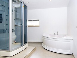 14 Person Holiday Home in Grenaa-by Traum