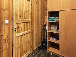 6 Person Holiday Home in Rebbenes