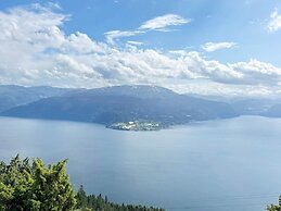 6 Person Holiday Home in Leikanger