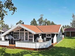 6 Person Holiday Home in Vaeggerlose