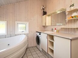 6 Person Holiday Home in Vaeggerlose