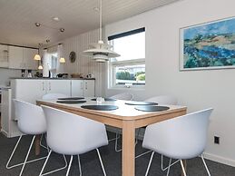 6 Person Holiday Home in Allingabro-by Traum