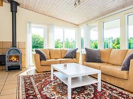 6 Person Holiday Home in Hovborg