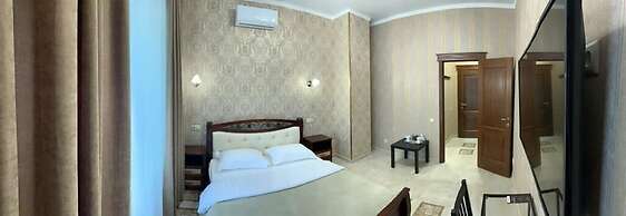 Hotel Day and Night on Michurinskiy