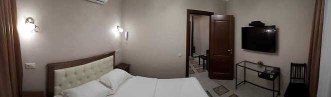 Hotel Day and Night on Michurinskiy