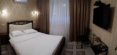 Hotel Day and Night on Michurinskiy