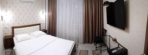 Hotel Day and Night on Michurinskiy