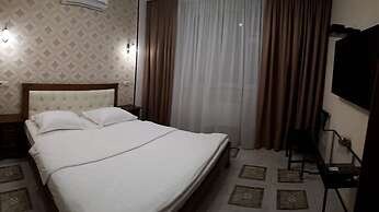 Hotel Day and Night on Profsoyuznoy