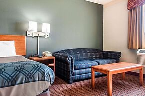 Travelers Lodge & Suites