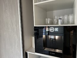 Westpark2 One-Bedroom Suite W5 Lakeview