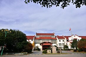 Jiuhuashan Center Hotel