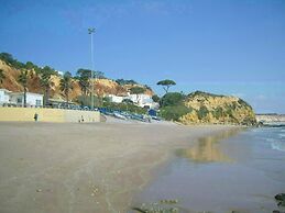 Albufeira 2 Bedroom Apartment 5 Min. From Falesia Beach and Close to C