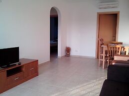 Albufeira 2 Bedroom Apartment 5 Min. From Falesia Beach and Close to C