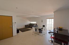 Modern 2 Bed Apartment 5km Carvoeiro