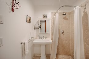 Mt Baker Lodging's Cabin #1 - With Wifi, Hot Tub, Pet Friendly