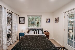 Mt Baker Lodging's Cabin #1 - With Wifi, Hot Tub, Pet Friendly