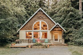 Mt Baker Lodging's Cabin #1 - A Perfect new Family Retreat With a hot 