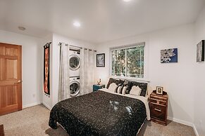 Mt Baker Lodging's Cabin #1 - With Wifi, Hot Tub, Pet Friendly