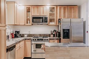 Mt Baker Lodging's Cabin #1 - With Wifi, Hot Tub, Pet Friendly