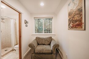 Mt Baker Lodging's Cabin #1 - With Wifi, Hot Tub, Pet Friendly