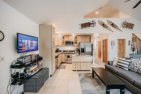 Mt Baker Lodging's Cabin #1 - With Wifi, Hot Tub, Pet Friendly