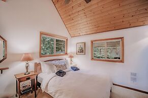 Snowline Cabin #4 - Pet-friendly Cedar Cabin With a Private Outdoor ho