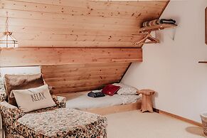 Snowline Cabin #4 - Pet-friendly Cedar Cabin With a Private Outdoor ho