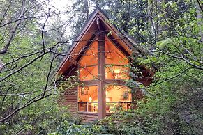 Snowline Cabin #4 - A Pet-friendly Cedar Cabin With a Private Outdoor 