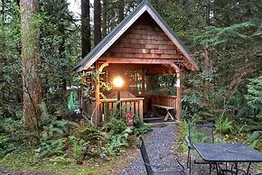 Snowline Cabin #4 - Pet-friendly Cedar Cabin With a Private Outdoor ho