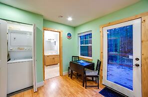 Glacier Springs Cabin 12 - Pet Friendly, Wifi, AC, Sleeps 4