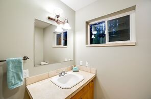 Glacier Springs Cabin 12 - Pet Friendly, Wifi, AC, Sleeps 4