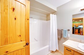 Glacier Springs Cabin 12 - Pet Friendly, Wifi, AC, Sleeps 4