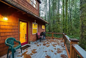 Glacier Springs Cabin 12 - Pet Friendly, Wifi, AC, Sleeps 4