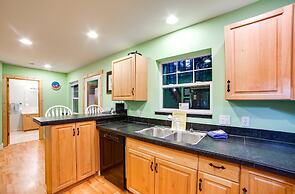 Glacier Springs Cabin 12 - Pet Friendly, Wifi, AC, Sleeps 4