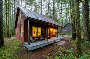 Glacier Springs Cabin 12 - Pet Friendly, Wifi, AC, Sleeps 4