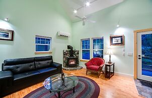 Glacier Springs Cabin 12 - Pet Friendly, Wifi, AC, Sleeps 4