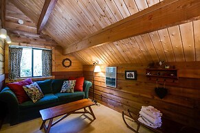 Mt Baker Rim Cabin 44 - A Cozy Rustic Cabin With Modern Charm