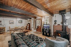 Mt Baker Rim Cabin 63 - A Traditional ski Chalet Pet Friendly Free Wi-