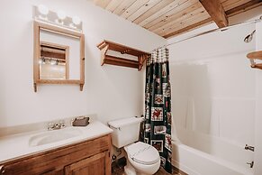 Mt Baker Lodging - Cabin 67 - Private 2-story Cabin With a Private hot