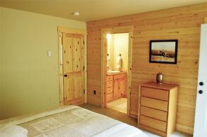Glacier Springs Cabin #bedrooms, 2 Baths - hot Tub! Pet Friendly!
