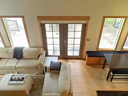Mt Baker Rim Cabin 99 - Charming Cabin With a hot Tub, Wi-fi, Pet Frie