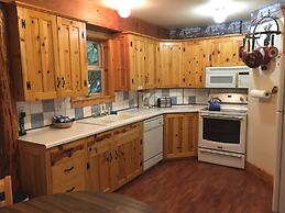 Snowline Cabin #25 A Country-style pet Friendly Cabin With hot tub and