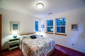 Snowline Cabin #51 - Executive Style Vacation Home That Sleeps 8!