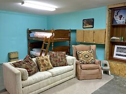 Snowline Cabin #51 - Executive Style Cabin That Sleeps 8!