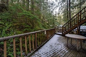 Snowline Cabin #51 - Executive Style Vacation Home That Sleeps 8!